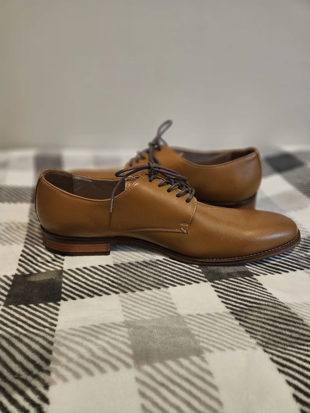 Banana Republic Tan Leather Derby Shoes
